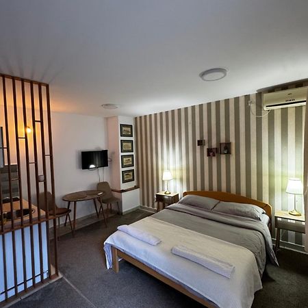 Holiday Belgrado Exterior foto